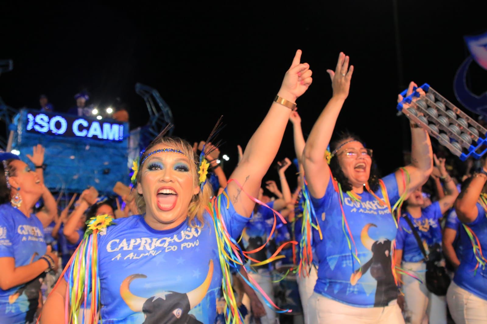 Boi Caprichoso arrasta multidão no 'Boi de Rua' - Portal Cultura do AM